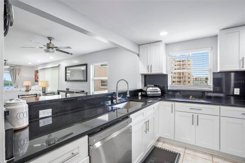 Condo in South Pasadena, Florida, 2 bedrooms  № 1340072 - photo 8