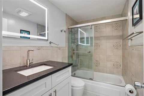Condo in South Pasadena, Florida, 2 bedrooms  № 1340072 - photo 26