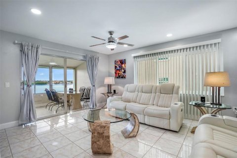 Condo in South Pasadena, Florida, 2 bedrooms  № 1340072 - photo 16
