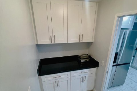 Condo in South Pasadena, Florida, 2 bedrooms  № 1340072 - photo 13