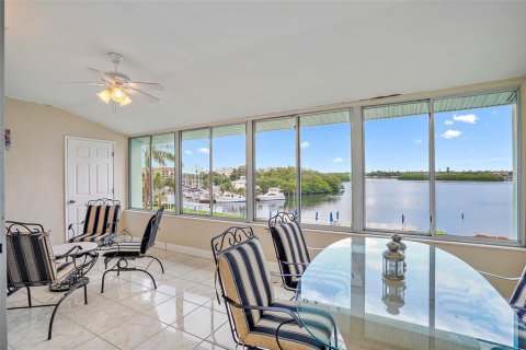 Condo in South Pasadena, Florida, 2 bedrooms  № 1340072 - photo 23