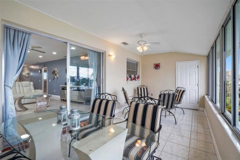 Condo in South Pasadena, Florida, 2 bedrooms  № 1340072 - photo 24