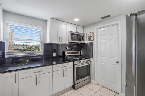 Condo in South Pasadena, Florida, 2 bedrooms  № 1340072 - photo 9