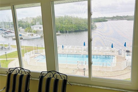 Condo in South Pasadena, Florida, 2 bedrooms  № 1340072 - photo 22