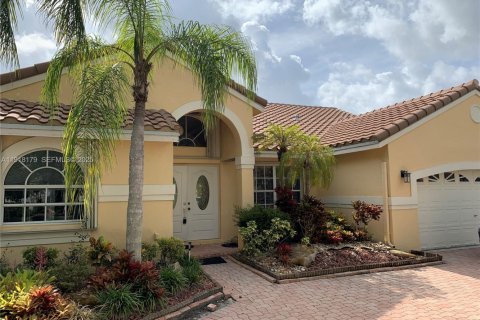 Villa ou maison à louer à Weston, Floride: 4 chambres, 217.95 m2 № 1983701 - photo 2