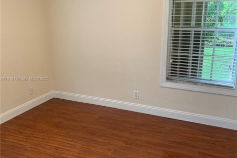 Villa ou maison à louer à Weston, Floride: 4 chambres, 217.95 m2 № 1983701 - photo 12