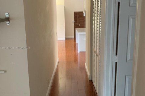 Villa ou maison à louer à Weston, Floride: 4 chambres, 217.95 m2 № 1983701 - photo 13