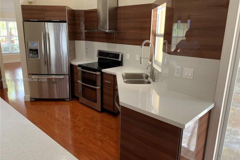 Villa ou maison à louer à Weston, Floride: 4 chambres, 217.95 m2 № 1983701 - photo 4