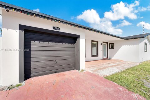 House in Miami, Florida 5 bedrooms, 189.52 sq.m. № 2043337 - photo 5