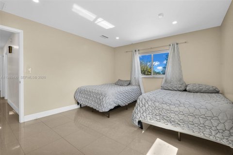 House in Miami, Florida 5 bedrooms, 189.52 sq.m. № 2043337 - photo 26