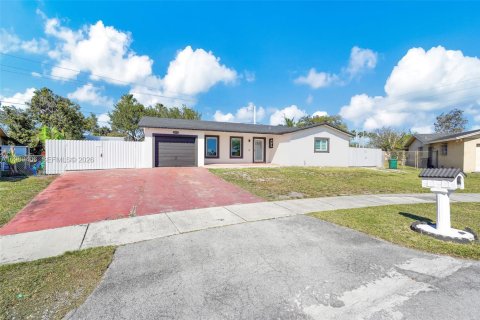House in Miami, Florida 5 bedrooms, 189.52 sq.m. № 2043337 - photo 6