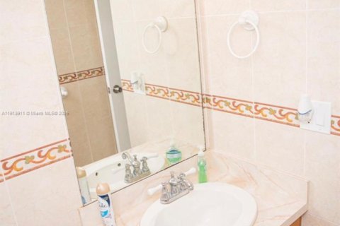 Copropriété à louer à Aventura, Floride: 1 chambre, 68.84 m2 № 2016504 - photo 12