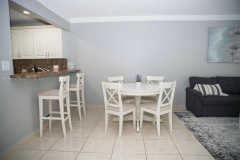 Copropriété à louer à Aventura, Floride: 1 chambre, 68.84 m2 № 2016504 - photo 3