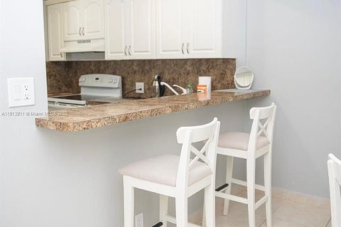 Copropriété à louer à Aventura, Floride: 1 chambre, 68.84 m2 № 2016504 - photo 4