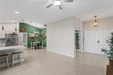 Casa en venta en Cape Coral, Florida, 4 dormitorios, 149.94 m2 № 2032501 - foto 10