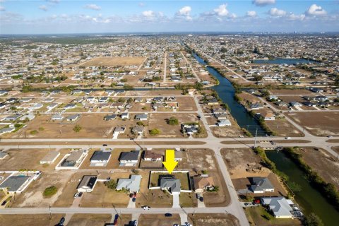 Casa en venta en Cape Coral, Florida, 4 dormitorios, 149.94 m2 № 2032501 - foto 4