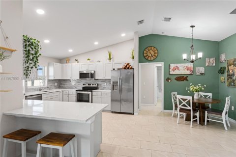 Casa en venta en Cape Coral, Florida, 4 dormitorios, 149.94 m2 № 2032501 - foto 22