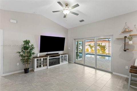 Casa en venta en Cape Coral, Florida, 4 dormitorios, 149.94 m2 № 2032501 - foto 12