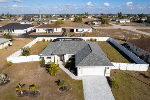 Casa en venta en Cape Coral, Florida, 4 dormitorios, 149.94 m2 № 2032501 - foto 3