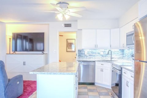 Condo in Jensen Beach, Florida, 1 bedroom  № 2242280 - photo 11