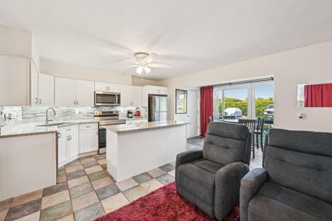 Condo in Jensen Beach, Florida, 1 bedroom  № 2242280 - photo 22