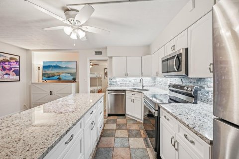 Condo in Jensen Beach, Florida, 1 bedroom  № 2242280 - photo 21