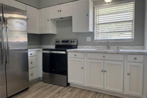 Propiedad comercial en venta en Lakeland, Florida, 6 dormitorios, 226.68 m2 № 1915372 - foto 2
