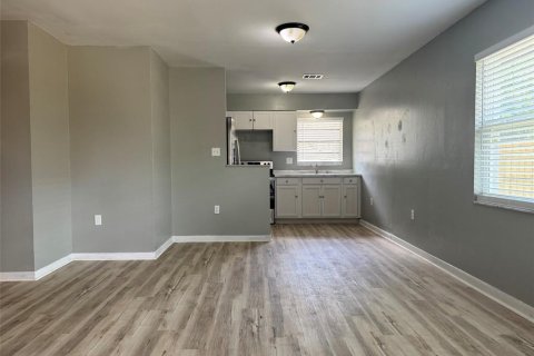Propiedad comercial en venta en Lakeland, Florida, 6 dormitorios, 226.68 m2 № 1915372 - foto 8