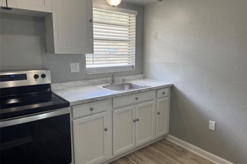 Propiedad comercial en venta en Lakeland, Florida, 6 dormitorios, 226.68 m2 № 1915372 - foto 4