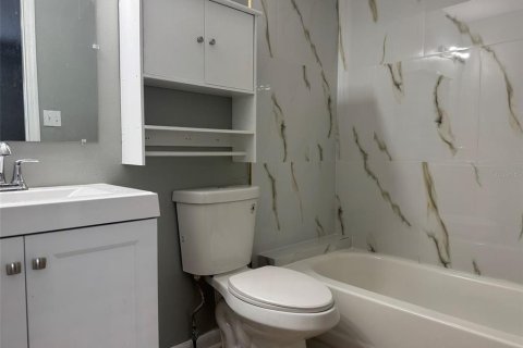 Propiedad comercial en venta en Lakeland, Florida, 6 dormitorios, 226.68 m2 № 1915372 - foto 13