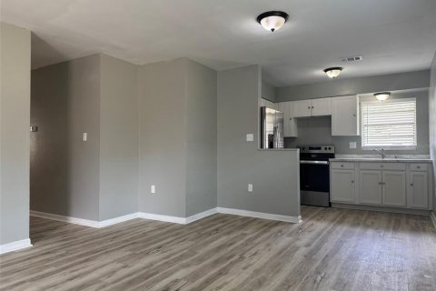 Propiedad comercial en venta en Lakeland, Florida, 6 dormitorios, 226.68 m2 № 1915372 - foto 9