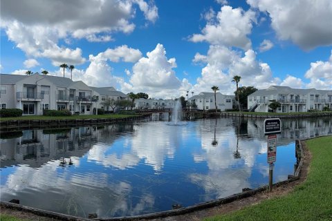 Condo in Orlando, Florida, 2 bedrooms  № 1885864 - photo 5