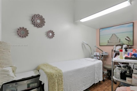 Propiedad comercial en venta en Doral, Florida № 1969847 - foto 2
