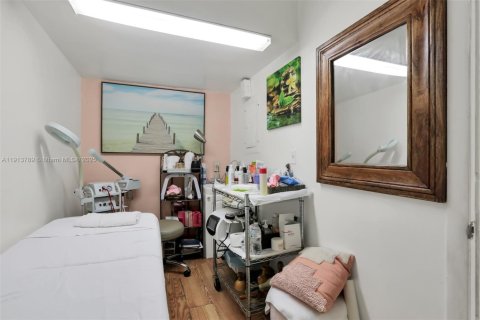 Propiedad comercial en venta en Doral, Florida № 1969847 - foto 4