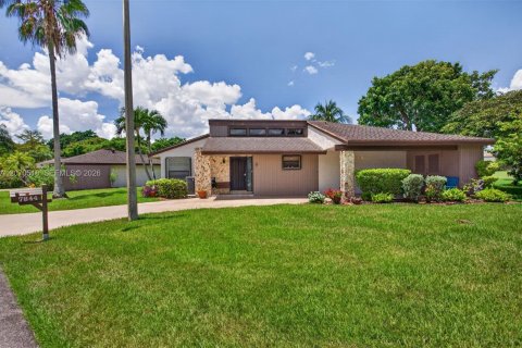 House in Tamarac, Florida 2 bedrooms, 156.45 sq.m. № 2307748 - photo 6