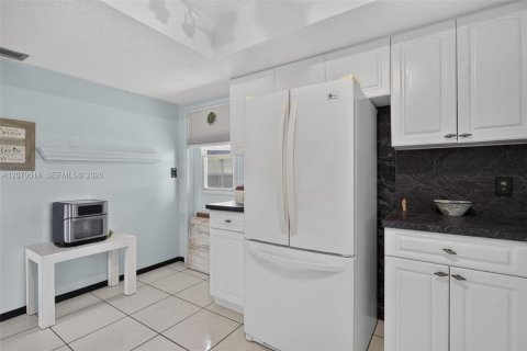 House in Tamarac, Florida 2 bedrooms, 156.45 sq.m. № 2307748 - photo 22