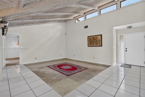 House in Tamarac, Florida 2 bedrooms, 156.45 sq.m. № 2307748 - photo 11