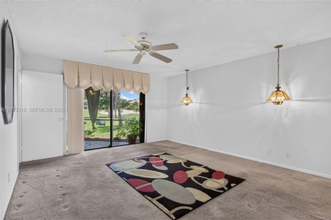 House in Tamarac, Florida 2 bedrooms, 156.45 sq.m. № 2307748 - photo 25