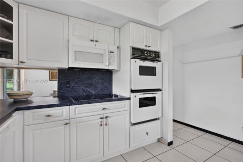 House in Tamarac, Florida 2 bedrooms, 156.45 sq.m. № 2307748 - photo 23