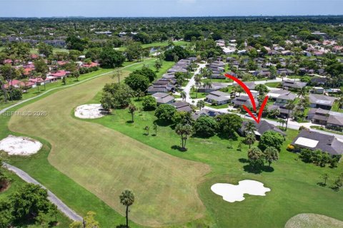 House in Tamarac, Florida 2 bedrooms, 156.45 sq.m. № 2307748 - photo 3