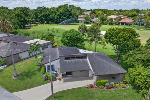 House in Tamarac, Florida 2 bedrooms, 156.45 sq.m. № 2307748