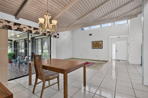 House in Tamarac, Florida 2 bedrooms, 156.45 sq.m. № 2307748 - photo 19