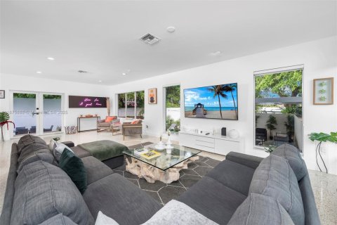 Купить виллу или дом в Майами, Флорида 5 спален, 219.99м2, № 2034528 - фото 5