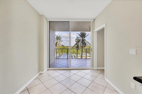 Condo in Sarasota, Florida, 2 bedrooms  № 1535176 - photo 12