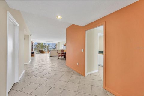 Condo in Sarasota, Florida, 2 bedrooms  № 1535176 - photo 9
