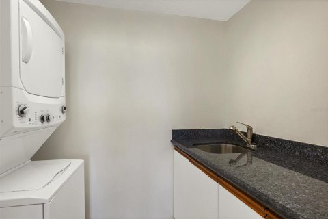 Condo in Sarasota, Florida, 2 bedrooms  № 1535176 - photo 24