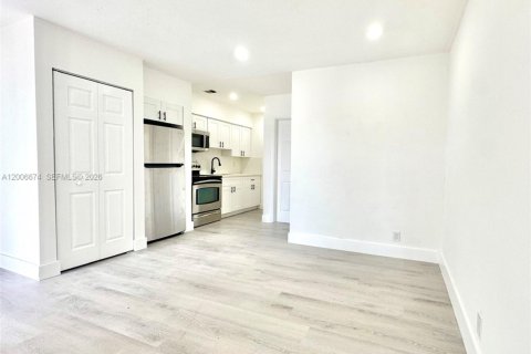 Apartamento en alquiler en Hallandale Beach, Florida, 1 dormitorio, 46.45 m2 № 2075454 - foto 5