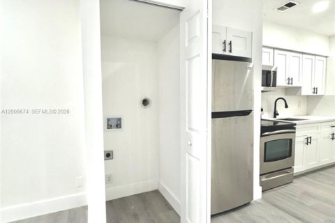 Apartamento en alquiler en Hallandale Beach, Florida, 1 dormitorio, 46.45 m2 № 2075454 - foto 8