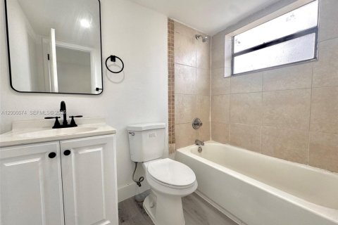 Apartamento en alquiler en Hallandale Beach, Florida, 1 dormitorio, 46.45 m2 № 2075454 - foto 2