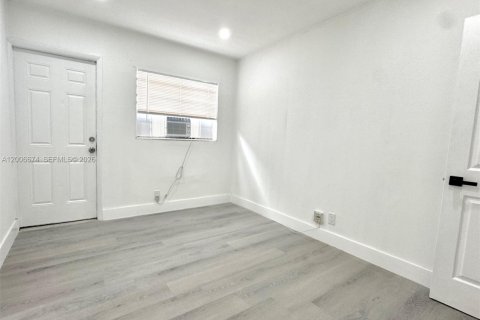 Apartamento en alquiler en Hallandale Beach, Florida, 1 dormitorio, 46.45 m2 № 2075454 - foto 9